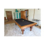 Table de billard avec tapis en couleur noir.